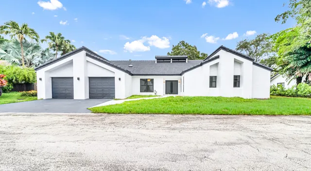 5-bedroom rental at 5740 SW 33rd Terrace, Fort Lauderdale