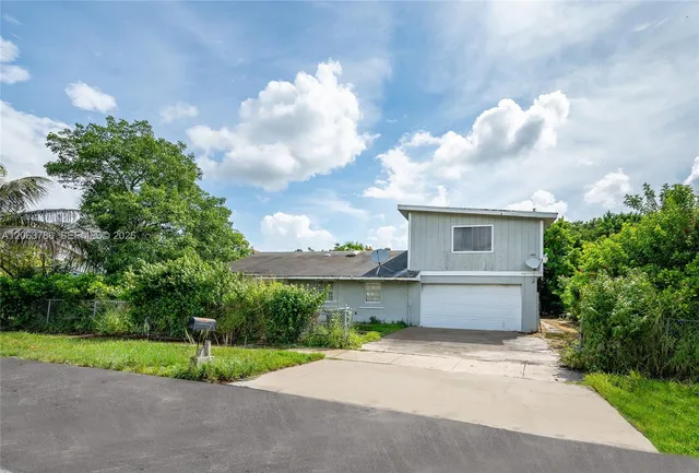 6-bedroom home at 155 SW 16th Terrace, Homestead