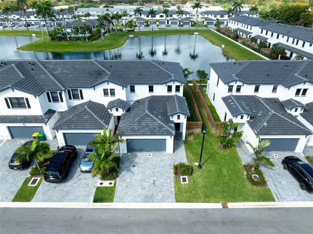 3-bedroom rental at 4973 Peacock Way #5838, Dania Beach