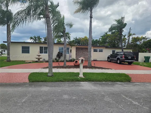 4-bedroom rental at 10500 SW 30th Street, Miami