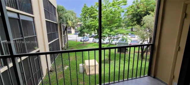 2-bedroom rental at 8005 SW 107th Avenue #222, Miami