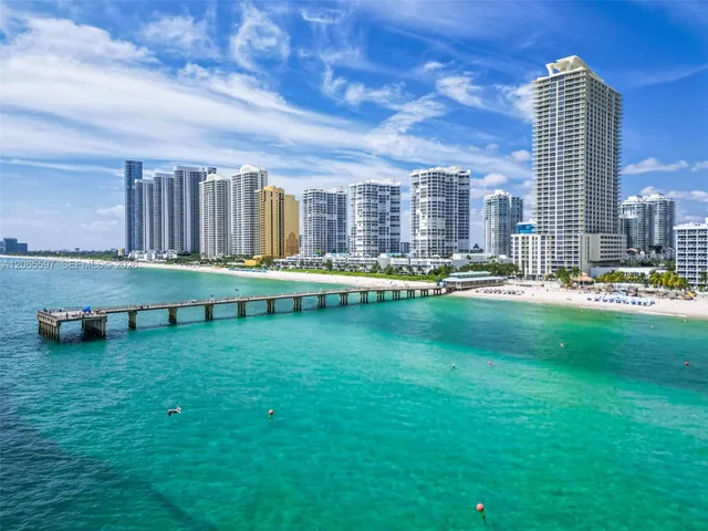 2-bedroom rental at 16485 Collins Avenue #PH35C, Sunny Isles Beach