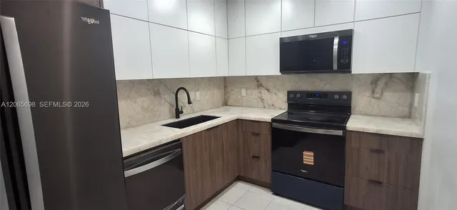 1-bedroom rental at 901 Hillcrest Drive #311, Hollywood