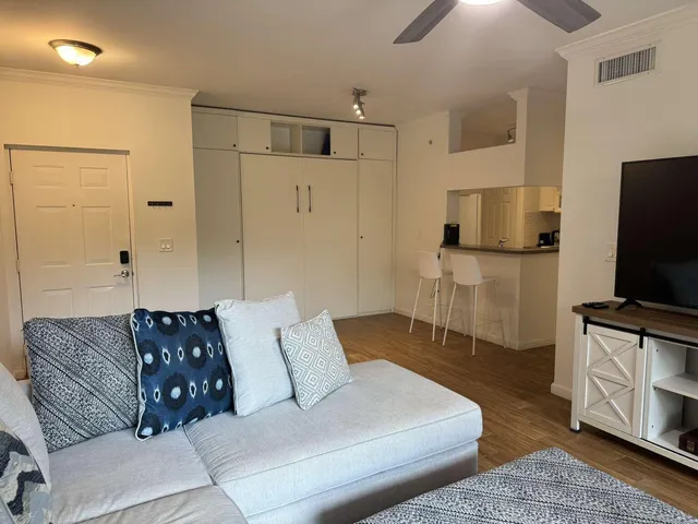 1-bedroom home at 17125 N Bay Road #3102, Sunny Isles Beach