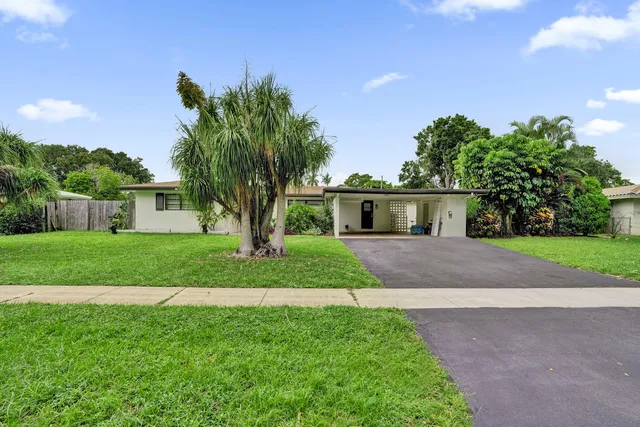 4-bedroom home at 885 Azalea Court, Plantation