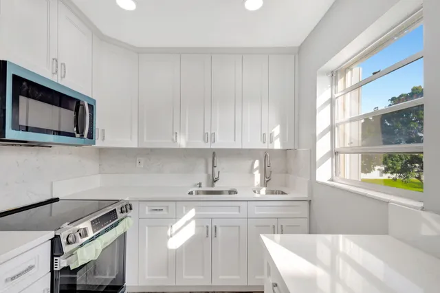 2-bedroom home at 121 BEDFORD E, West Palm Beach