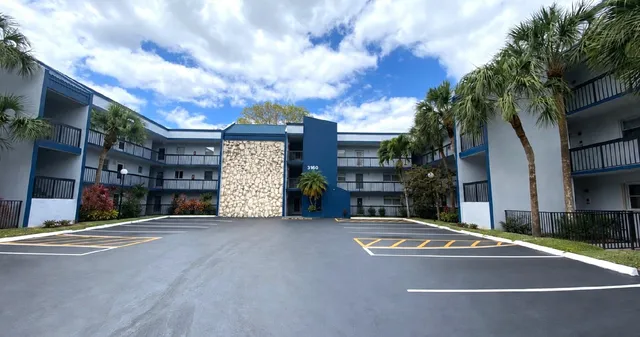 1-bedroom home at 3160 HOLIDAY SPRINGS Boulevard #7-311, Margate