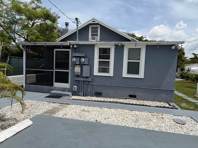 1-bedroom rental at 1912 ARTHUR Street #B, Hollywood