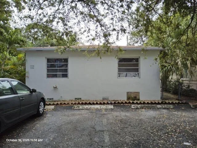 1-bedroom rental at 1936 MONROE Street #2, Hollywood