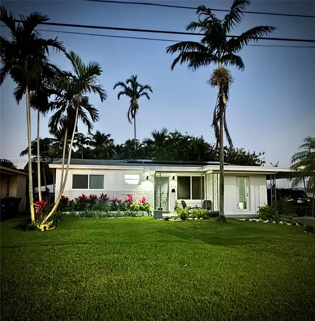 3-bedroom home at 904 SW 3rd Avenue, Hallandale Beach