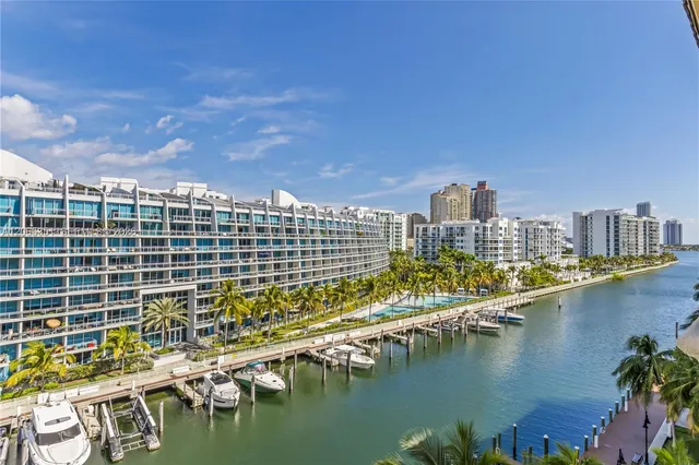 2-bedroom home at 3001 NE 185th Street #707, Aventura