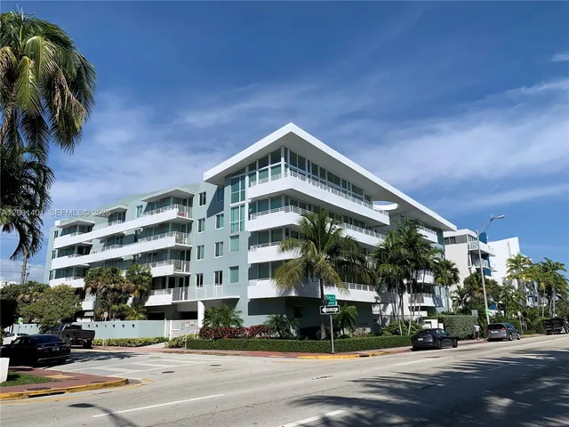 2-bedroom home at 7800 Collins Avenue #309, Miami Beach