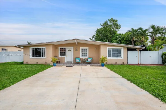 4-bedroom home at 11451 SW 43rd Street, Miami
