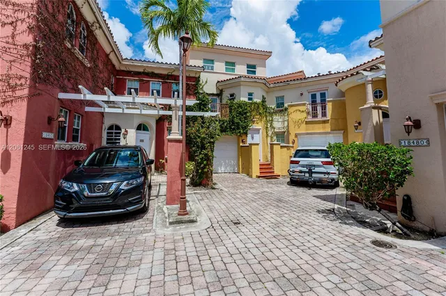 4-bedroom home at 18460 NE 30th Avenue #18460, Aventura