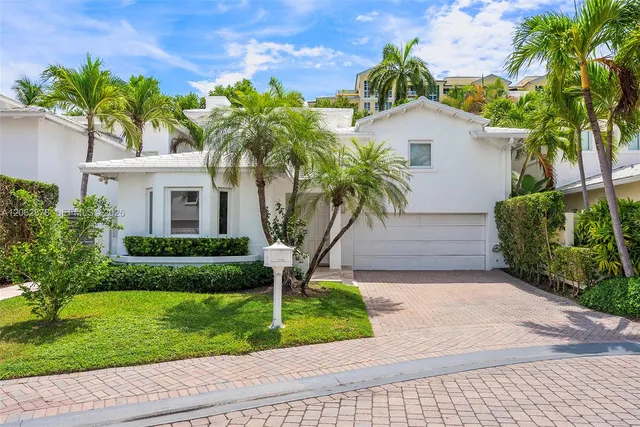 6-bedroom rental at 6 Coconut Lane, Key Biscayne