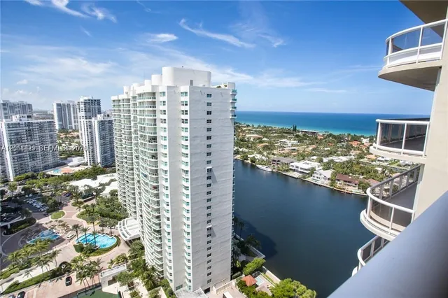 2-bedroom rental at 20191 E Country Club Drive #2703, Aventura