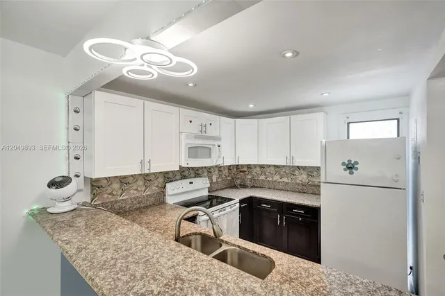 1-bedroom rental at 20400 W Country Club Drive #204, Aventura