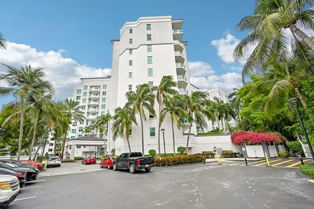 1-bedroom home at 550 SE Mizner Boulevard #B206, Boca Raton