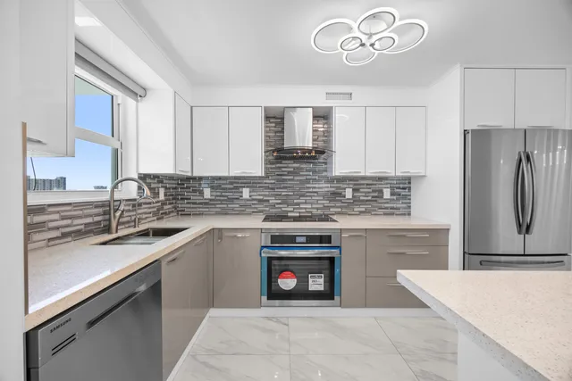 3-bedroom home at 137 Golden Isles Drive #914, Hallandale Beach