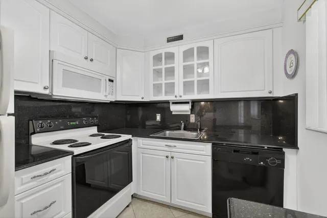 2-bedroom home at 100 SHEFFIELD E, West Palm Beach