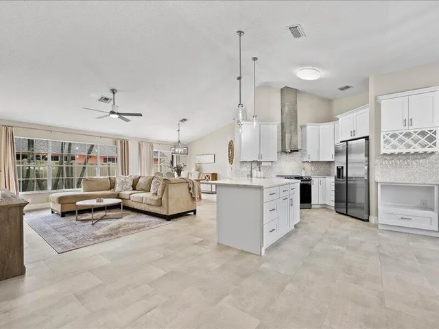 3-bedroom home at 237 W MOCCASIN Trail W, Jupiter