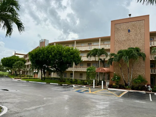 2-bedroom rental at 4024 Newcastle B, Boca Raton