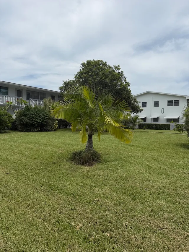 1-bedroom rental at 352 Sheffield O, West Palm Beach