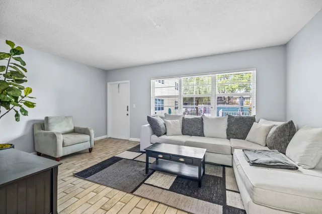 1-bedroom rental at 1900 NE 8TH Court #104, Fort Lauderdale