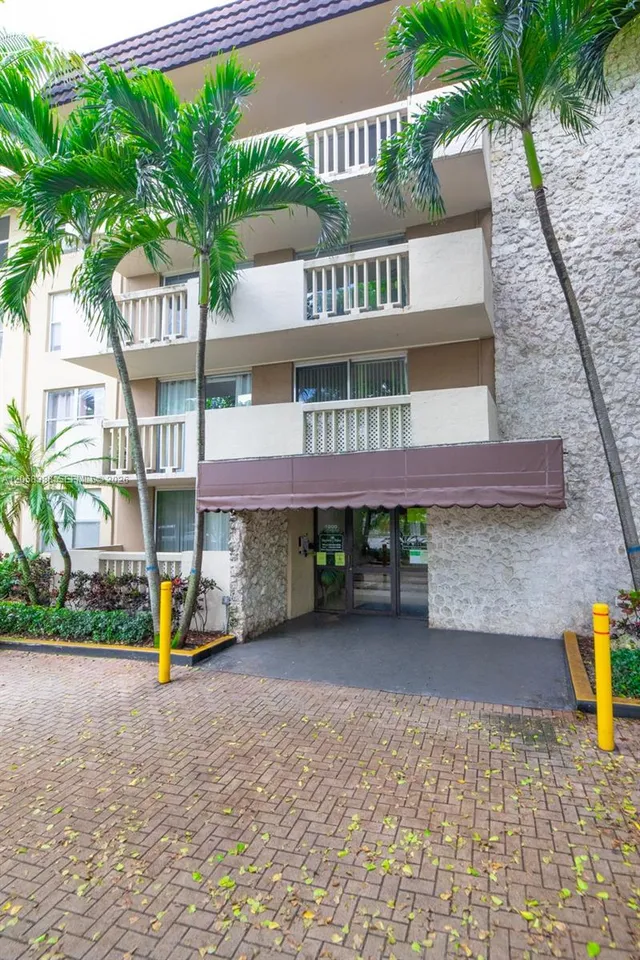 2-bedroom home at 1800 Sans Souci Boulevard #336, North Miami