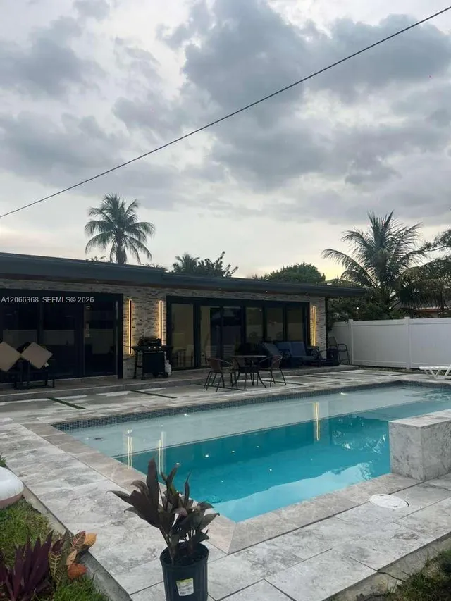 5-bedroom rental at 39 SE 7th Street, Dania Beach