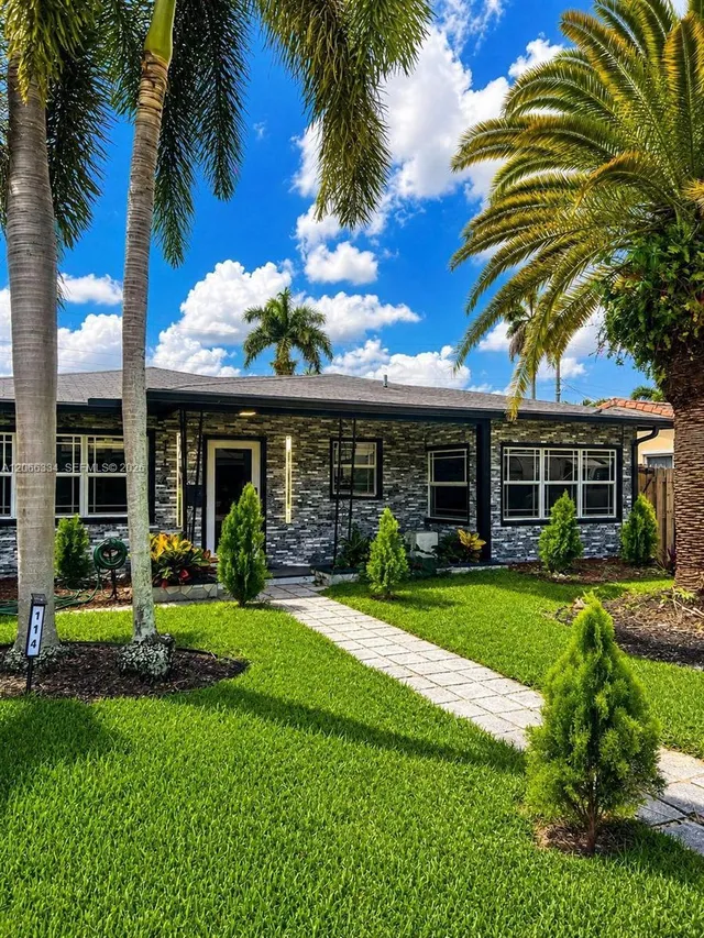 4-bedroom rental at 114 NE 2nd Place, Dania Beach
