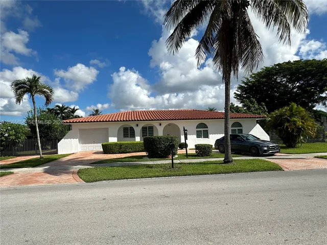5-bedroom rental at 9461 SW 62nd Street #n/a, Miami