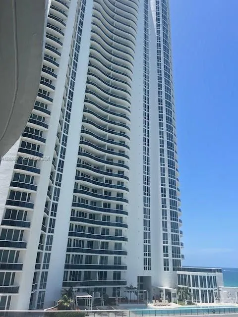 3-bedroom rental at 15901 Collins Avenue #604, Sunny Isles Beach