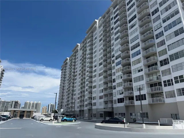 2-bedroom rental at 18031 Biscayne Boulevard #601, Aventura