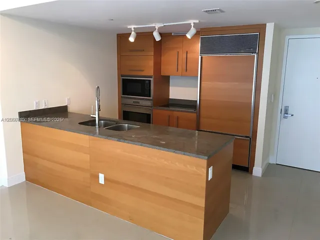 1-bedroom rental at 475 Brickell Avenue #2511, Miami