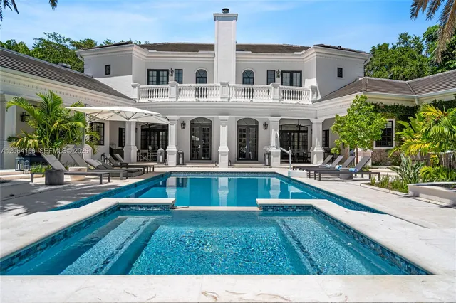 7-bedroom rental at 11010 SW 69th Avenue #0, Pinecrest