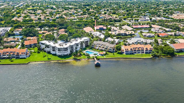 2-bedroom home at 227 N Lakeshore Drive, Hypoluxo