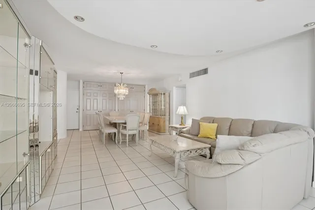 2-bedroom home at 5005 Collins Avenue #424, Miami Beach
