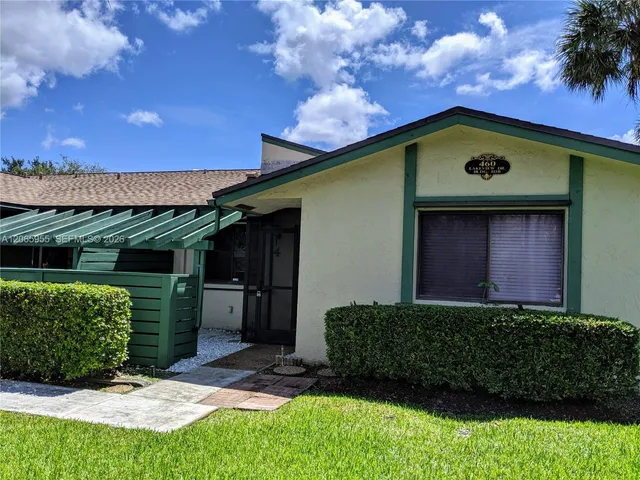 3-bedroom home at 460 Lakeview Drive #4, Weston