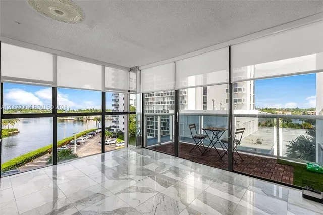 2-bedroom home at 20505 E Country Club Drive #533, Aventura