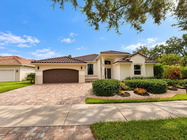 6-bedroom home at 2616 Oakbrook Court, Weston