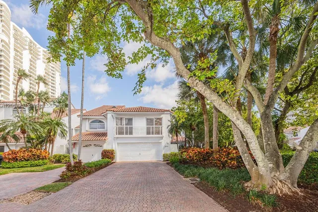 5-bedroom rental at 20935 NE 37th Court, Aventura