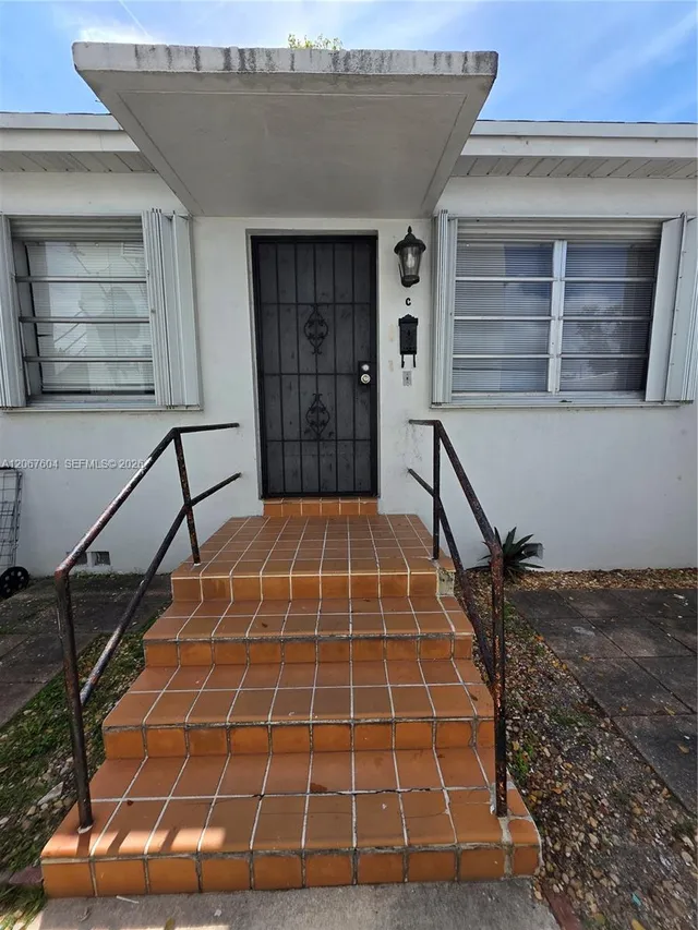 10-bedroom rental at 85 Esplanade Drive #C, Miami Springs