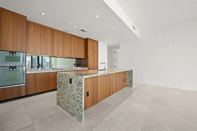 3-bedroom rental at 175 SE 25 Road #2604, Miami