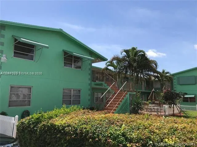 2-bedroom rental at 2428 Taylor Street #6, Hollywood