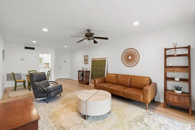 2-bedroom home at 8 Garden Street #206r, Tequesta