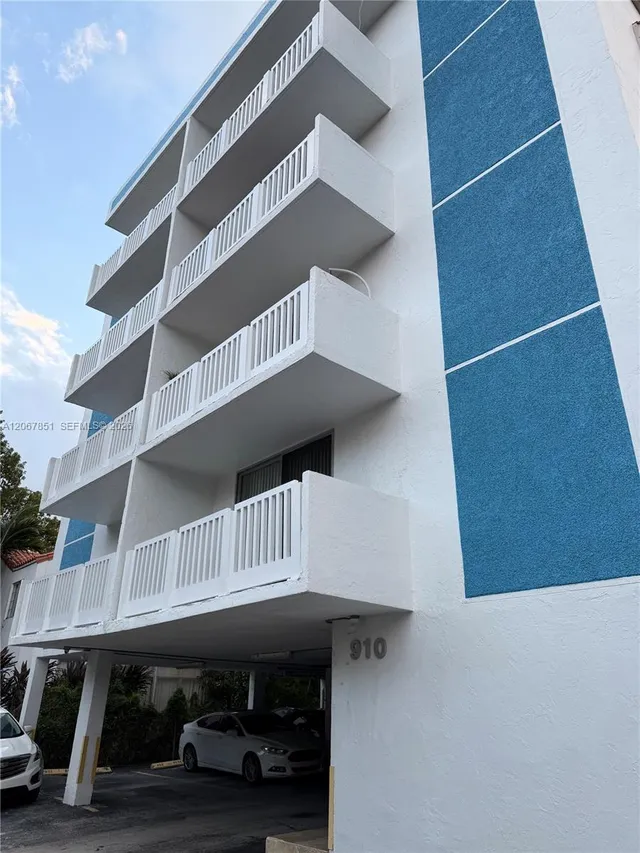 1-bedroom rental at 910 Michigan Avenue #405, Miami Beach
