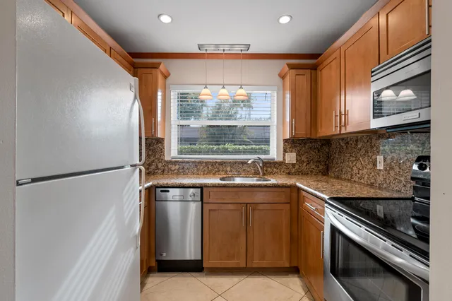 2-bedroom rental at 1106 NE 16th Court #2, Fort Lauderdale