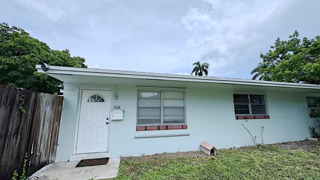 2-bedroom rental at 509 SE 2ND Avenue, Dania Beach