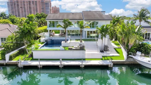 6-bedroom home at 6819 Sunrise Place, Coral Gables